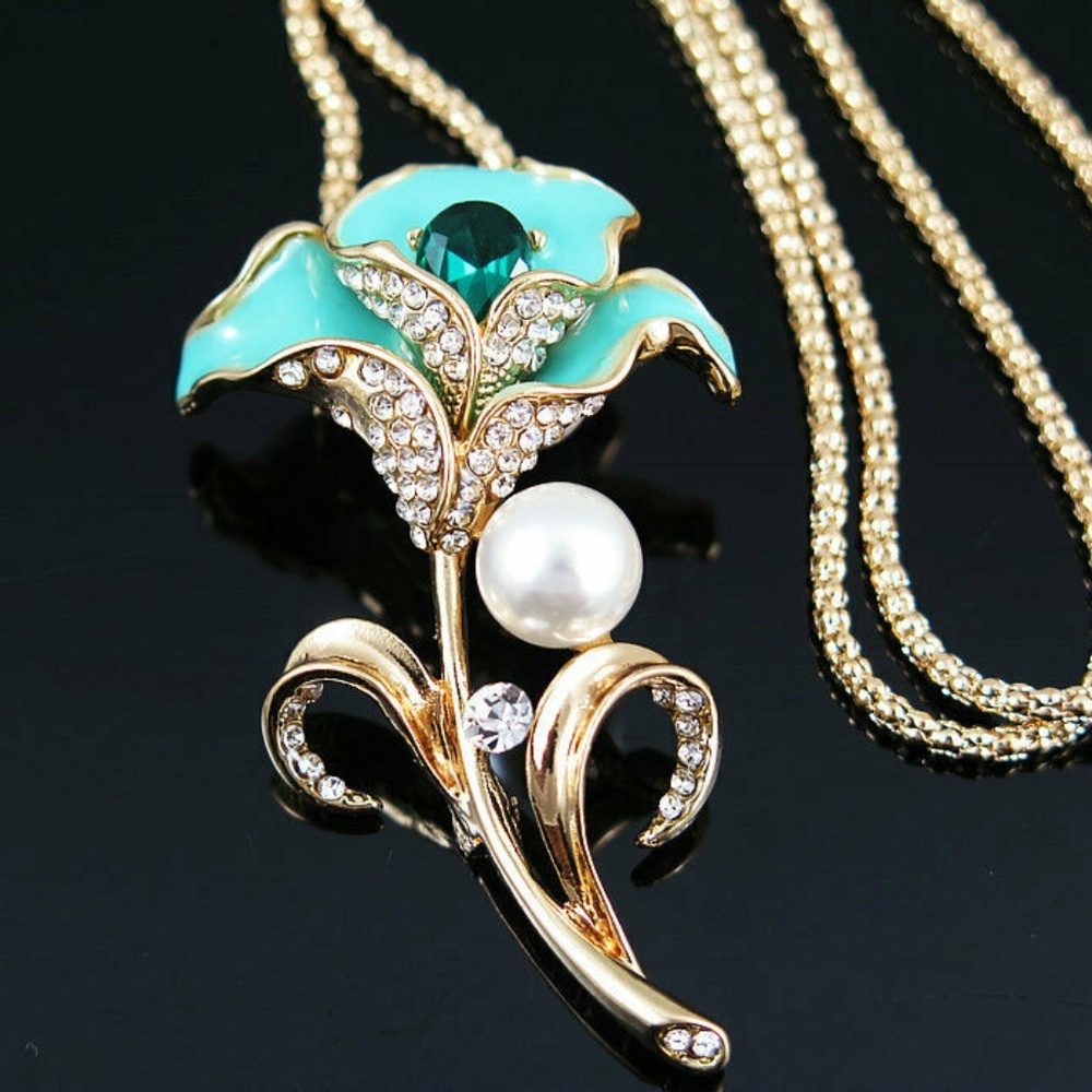 Blue Rhinestone/Pearl  Flower Necklace